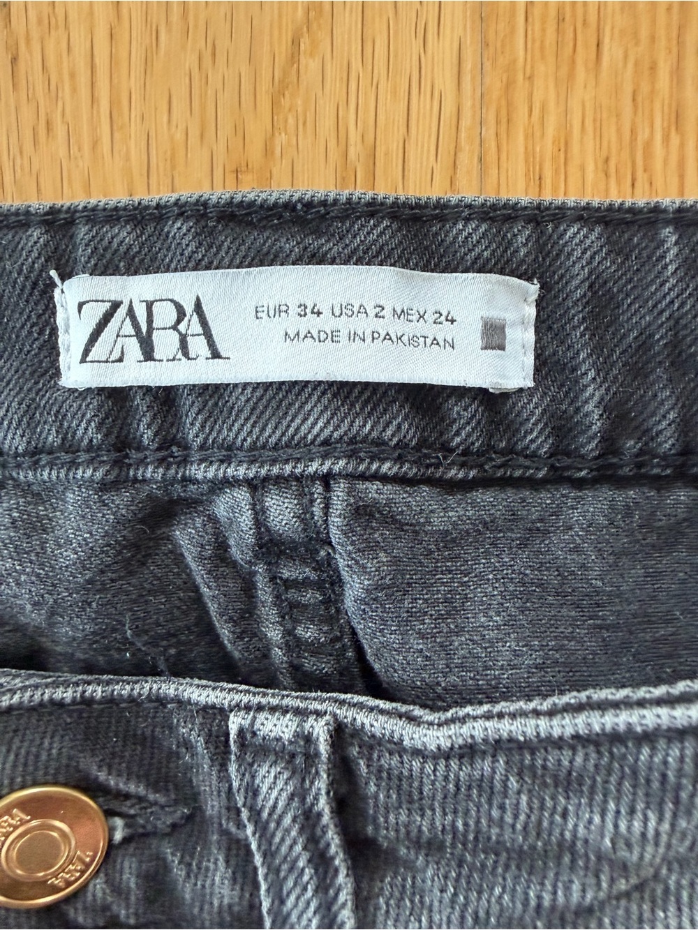 Zara Washed Black High-Rise Denim Shorts - Picture 3 of 3
